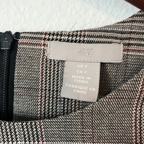 H&M Tan & Black Plaid Long Sleeve Shift Dress - Picture 2 of 4